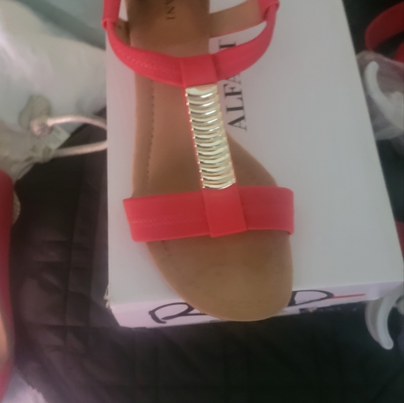 WEDGES - Picture 2 of 4